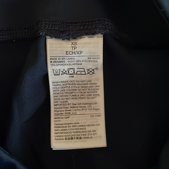 Gap Fit Navy Capri Leggings - Picture 8 of 8